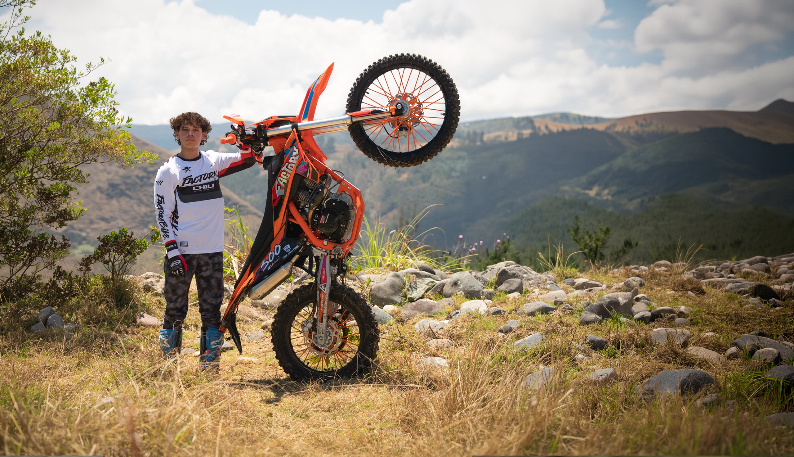 AK-Works 300 Naranja — FactoryBike